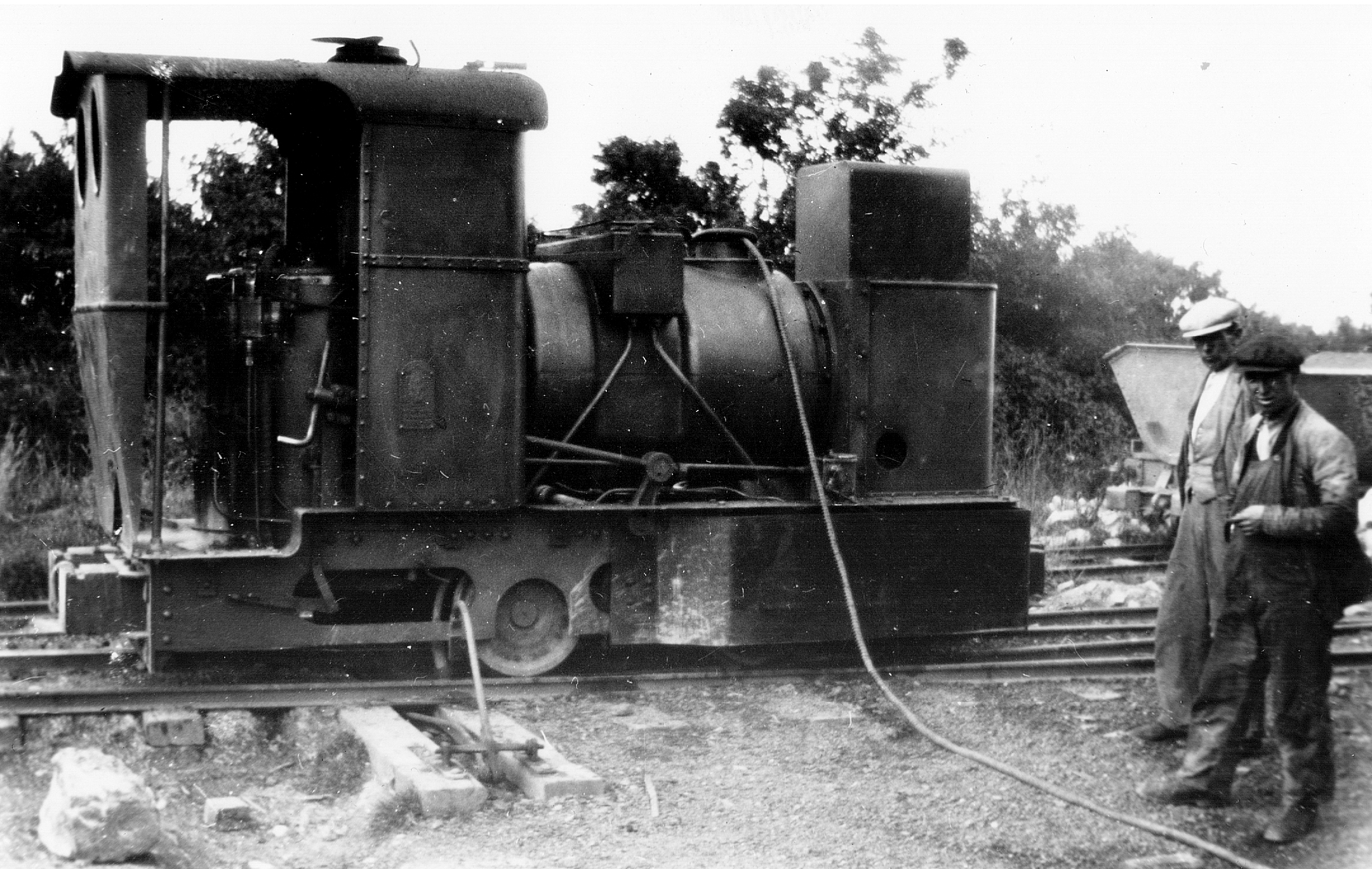 V Bradley Collection 8-05 1930 0-4-0 fireless loco at Raynes quarry Llysfaen Orig S6901 Neg No 9704.jpg