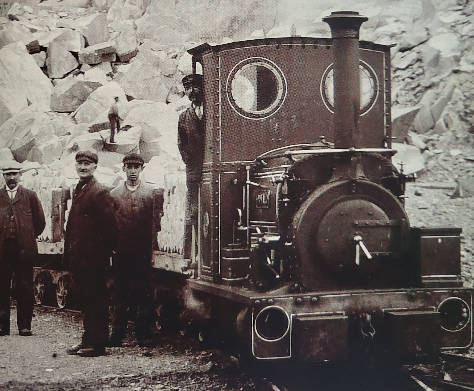 Penmaenmawr Hunslet.jpg