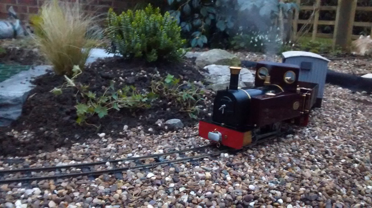 new arrival: A roundhouse millie. My first controllable loco!