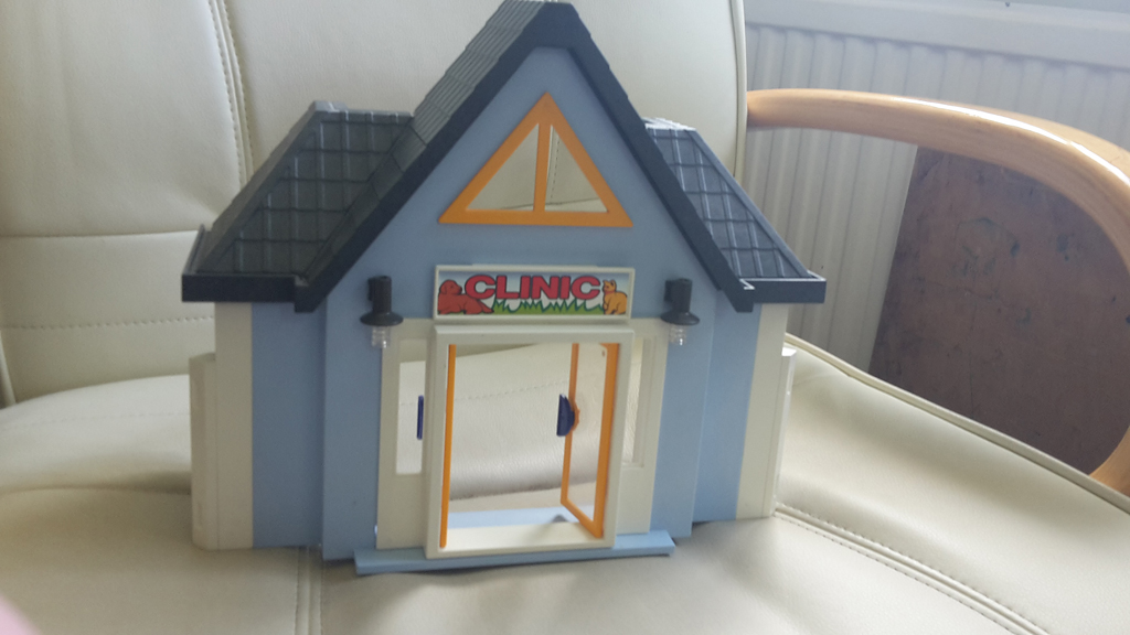 Playmobil-vet-clinic.jpg