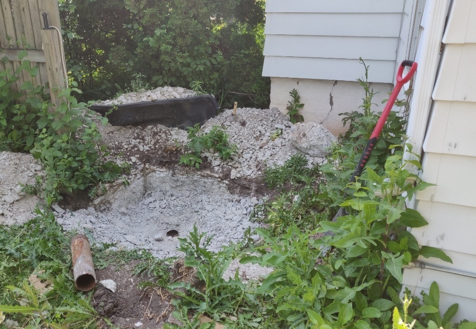The quarry near the end of operation. The large pipe in the foreground was extracted in preparation for converting the quarry into a lake.