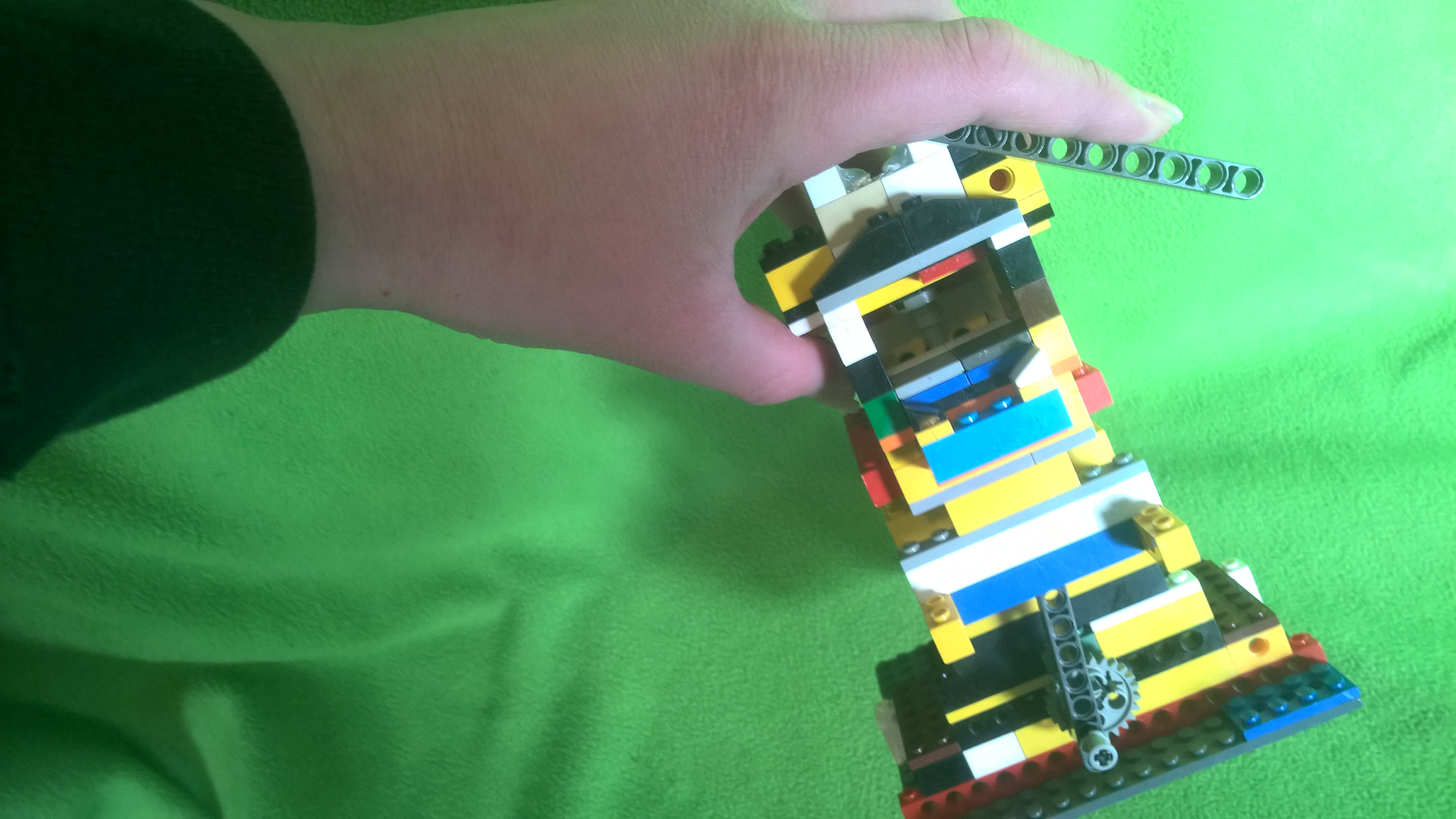 Throttle for vroom vroom noises. Here you can just see the lower port