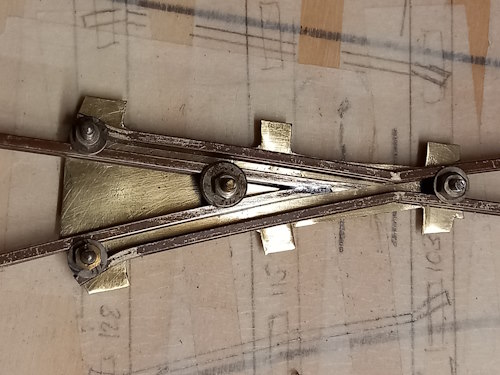 Point_Frog_Clamped.jpg