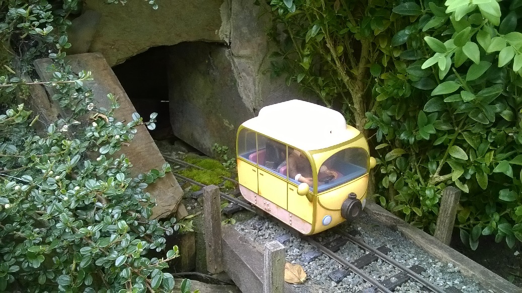 Inspection car leaving tunnel.jpg