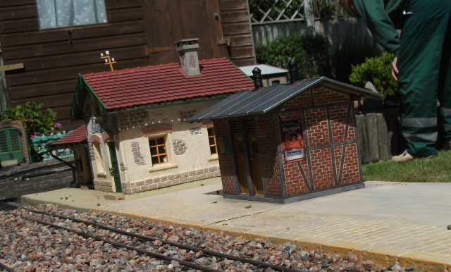 DSCF3489 recropped.jpg